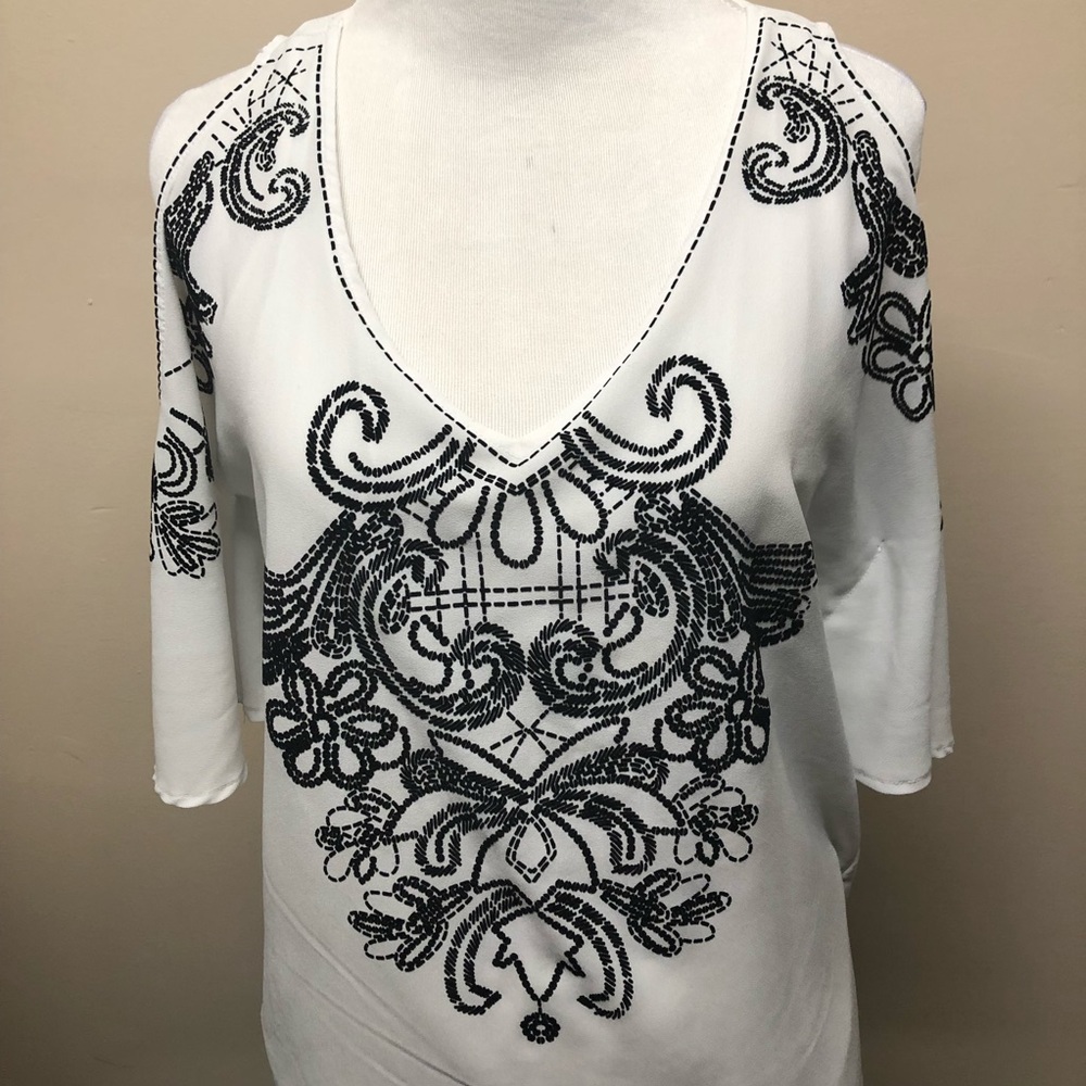 NY&C Embroidered Cold Shoulder Blouse Small - Picture 5 of 8